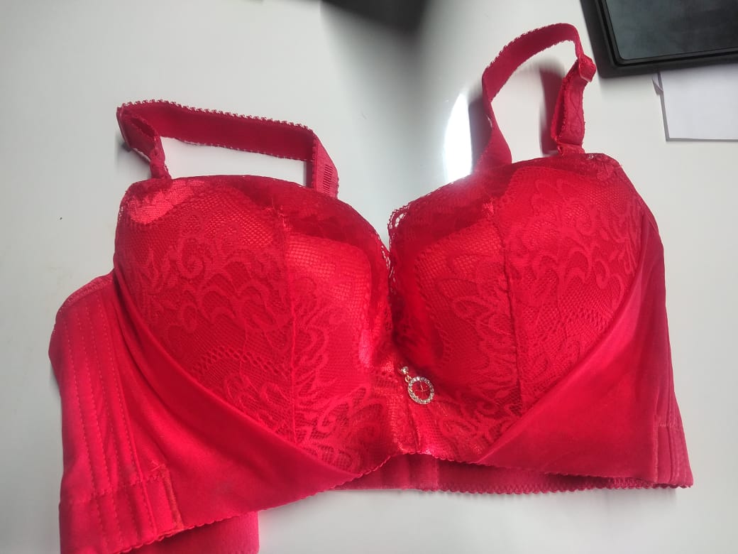 Curvear Sexy Women's Padded Push-Up Bra with Soft Lace and Underwire for Enhanced Cleavage and Comfort