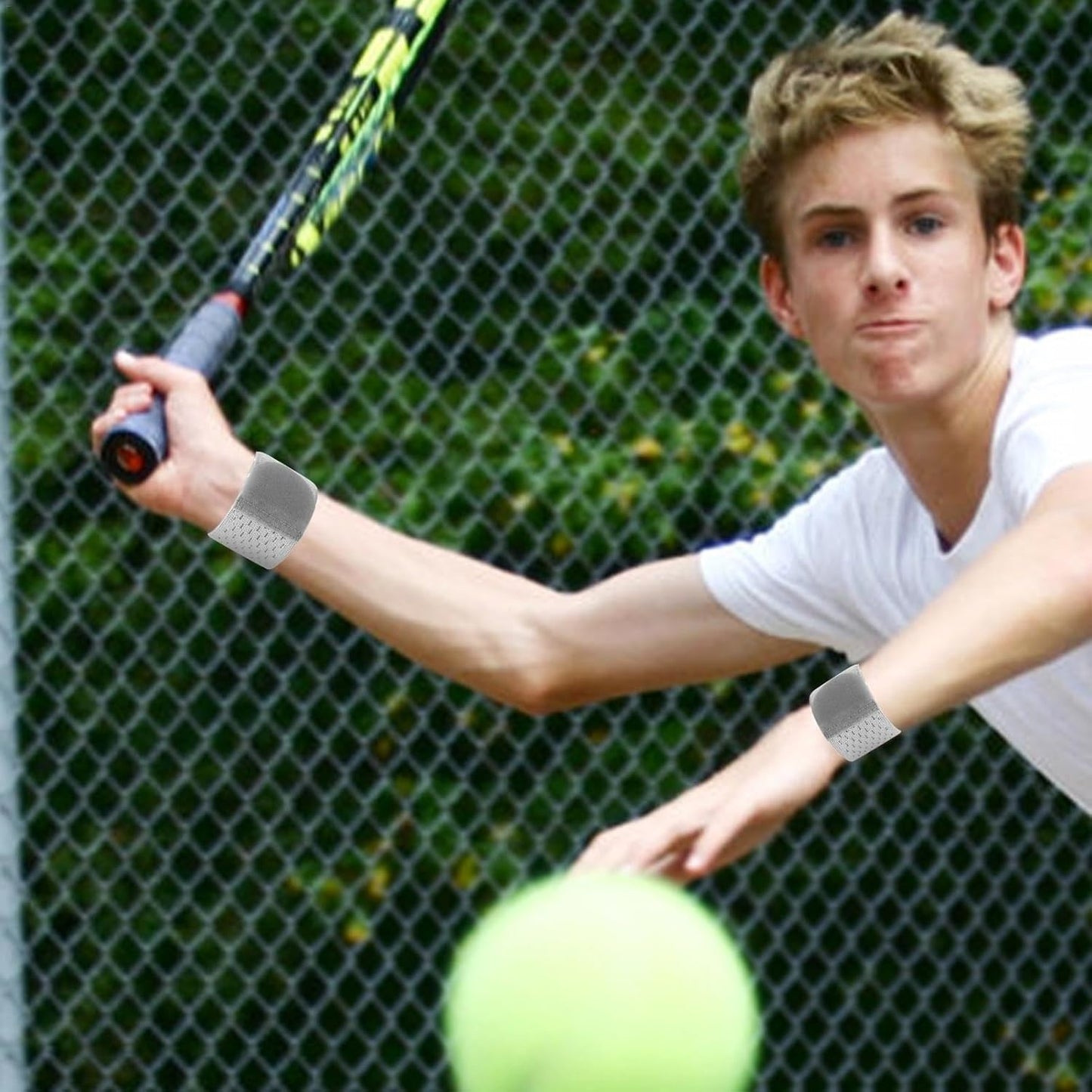 Curvear Wrist Support Brace - Wrist Brace Breathable Wrist Guards Sports Wrist Brace for Men and Women, Sports Wrist Brace for Carpal Tunnel, Portable Wrist Protector 1 Pair