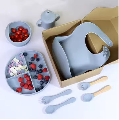 Curvear New Arrivals Kitchen Baby Accessories Set 6 pcs Dinner Plate Bowl And Spoon BPA Free Silicone Weaning Baby Feeding Set.