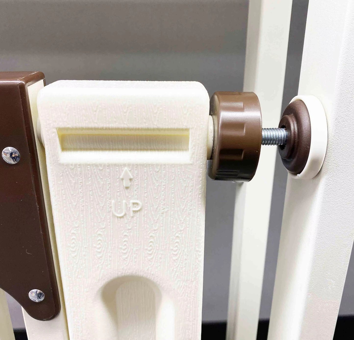 CURVEAR ®️Retractable Safety Gate – Baby & Pet Protection for Stairs, Doorways, and Hallways.